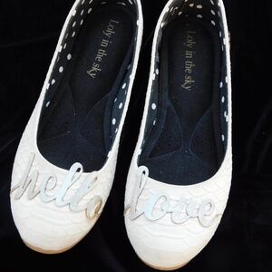 Loly in the Sky "Hello Love" women's shoes 6.5, flats, cream, off-white, ballet